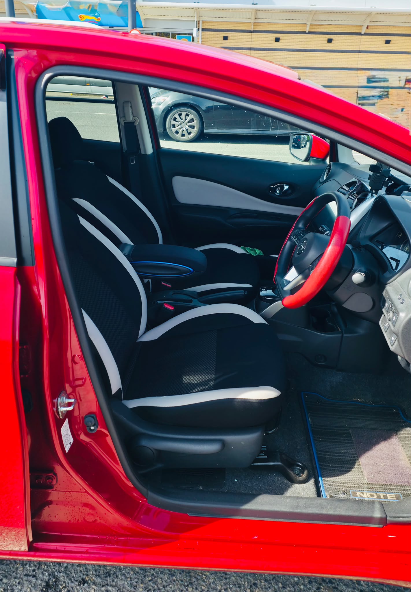 nissan note (4) nissan note (4)