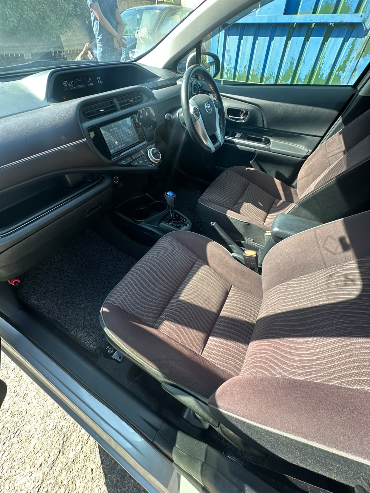 toyota aqua 2015 g package hybrid (5) toyota aqua 2015 g package hybrid (5)